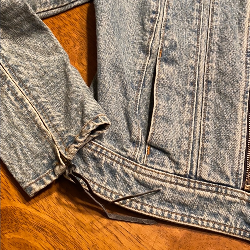 Gap - Picture 3 of 8